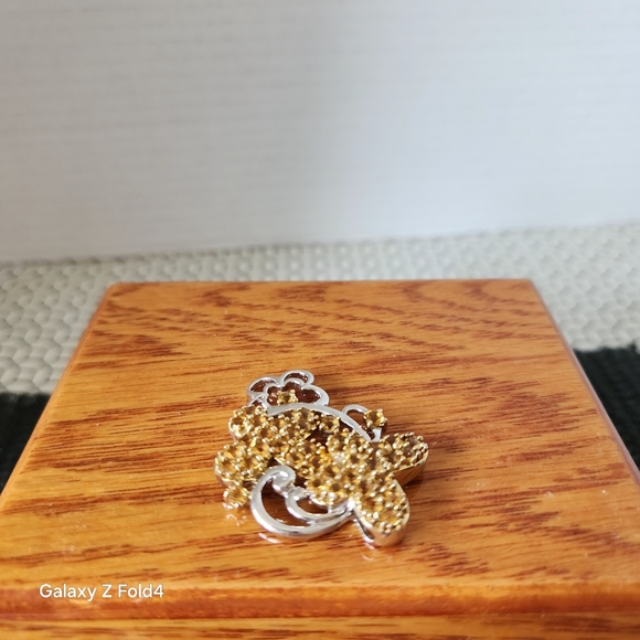 Sterling 925 Elegant Gold and Silver Floral Pendant - Picture 6 of 7